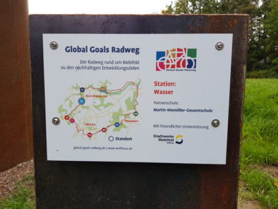 Schild Global Goals Radweg in Bielefeld
